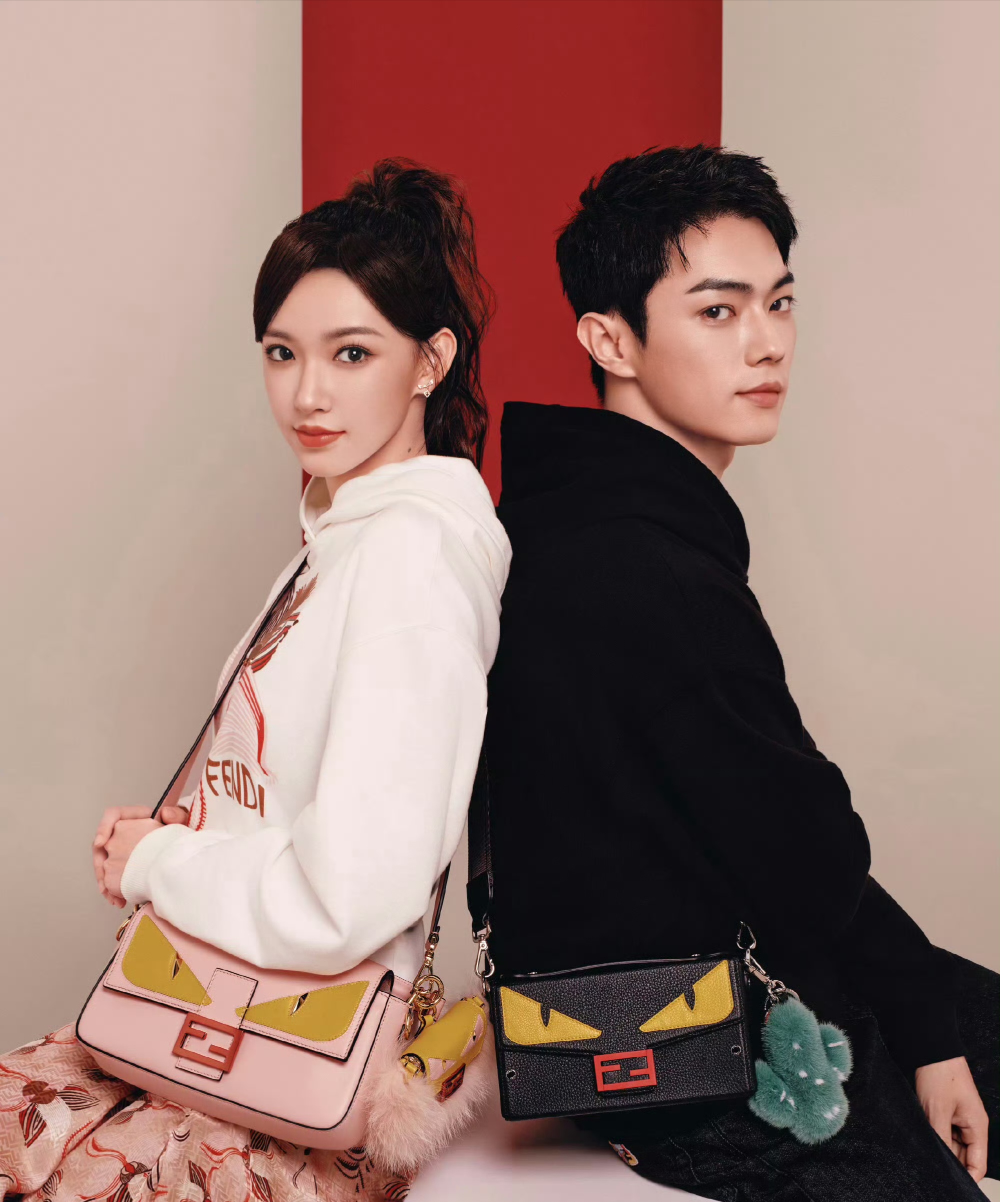 那就是许凯和程潇合体拍广告了,两人都是背包客啊!