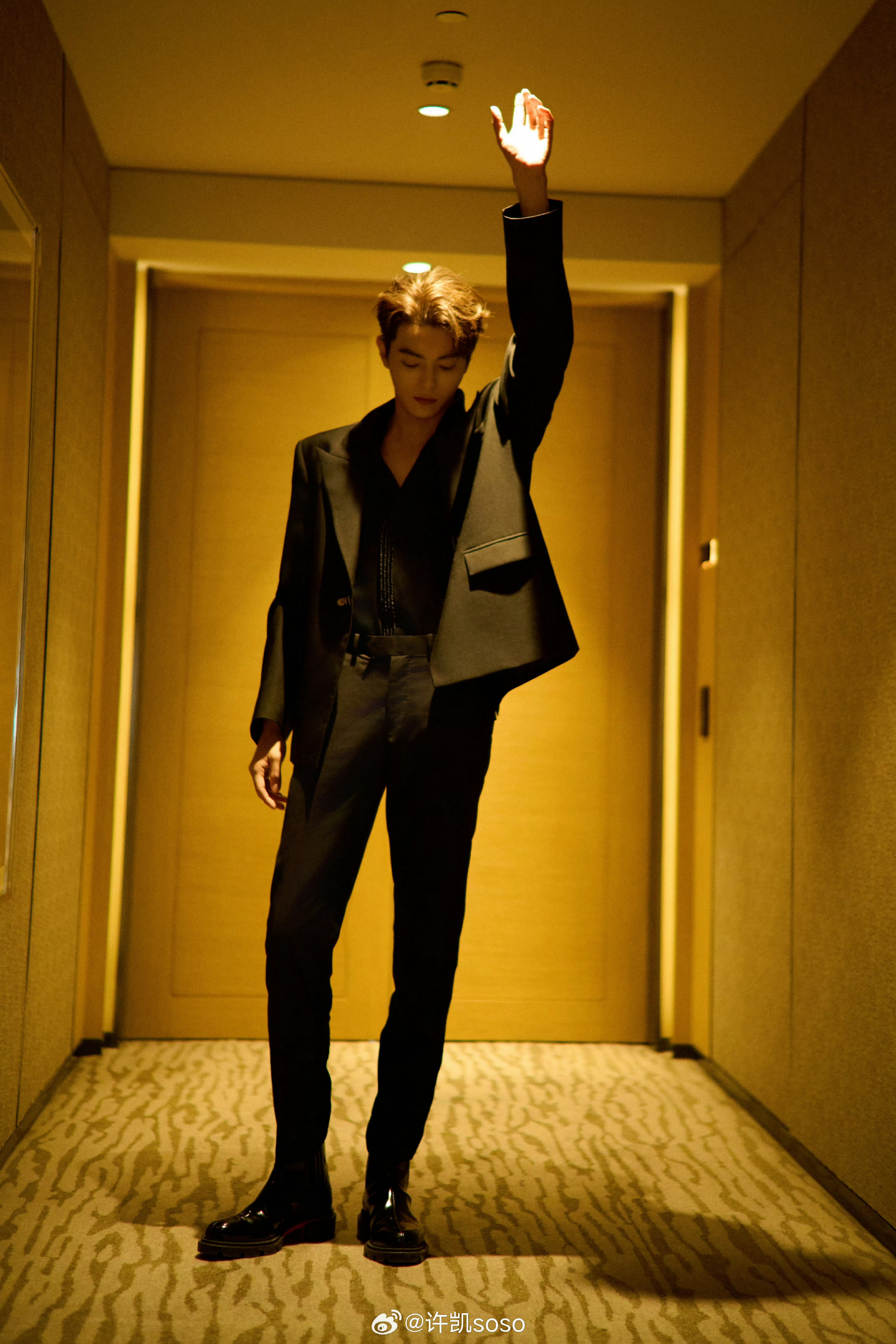 我说许凯的大长腿真的牛,屏幕都装不下了