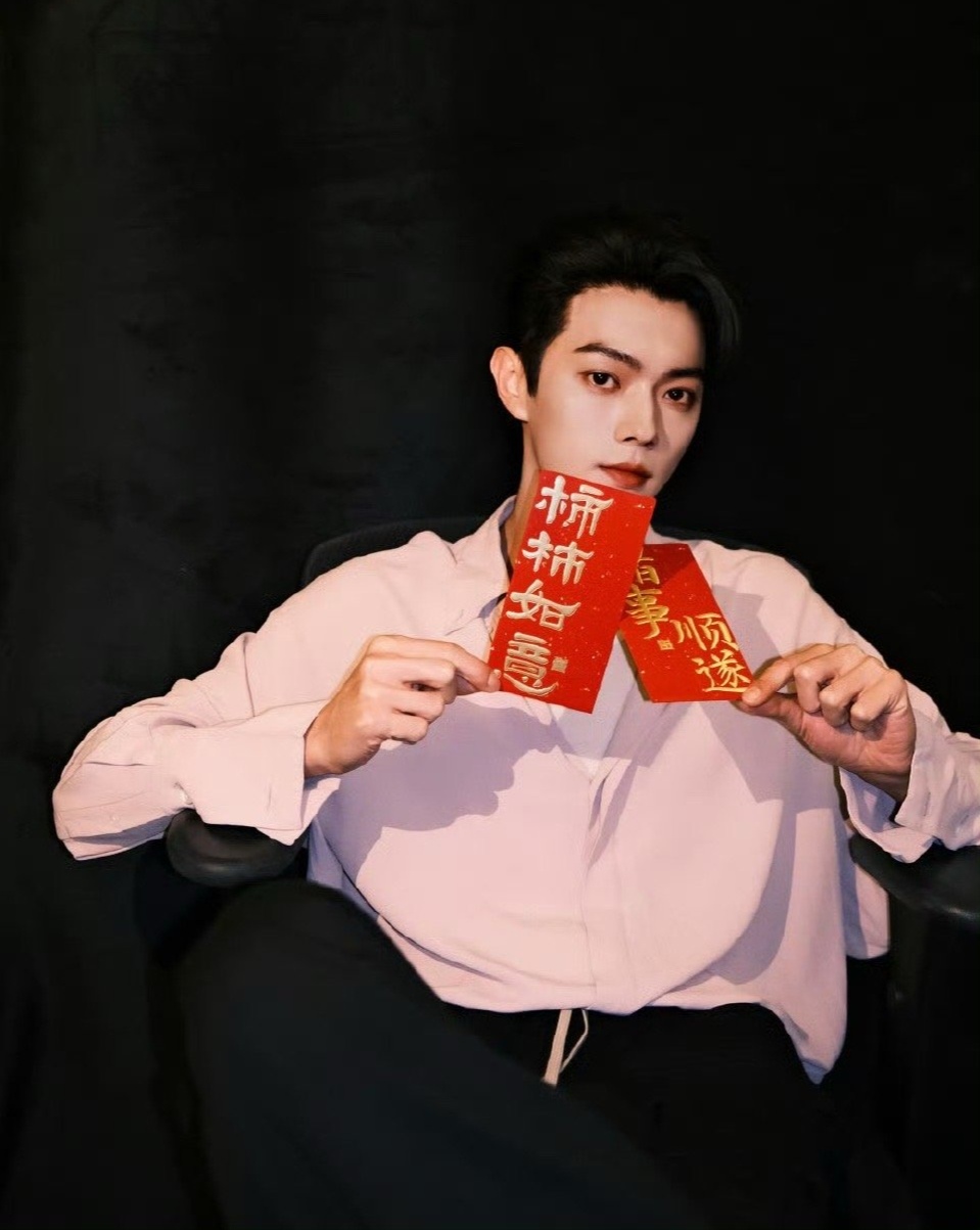 发现近两年许凯的作品播出效果都很好,而且脸部也褪去稚嫩,轮廓赣加