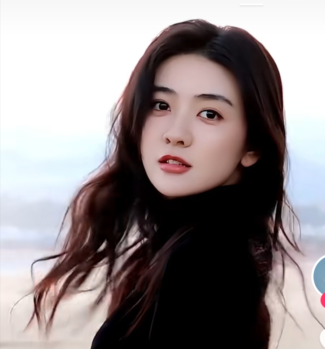 很喜欢《双世宠妃》里的梁洁,其实现实中的她反而更安静,更低调,她