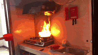 千万不要在厨房做这6件事情,真没想到厨房还这么危险!