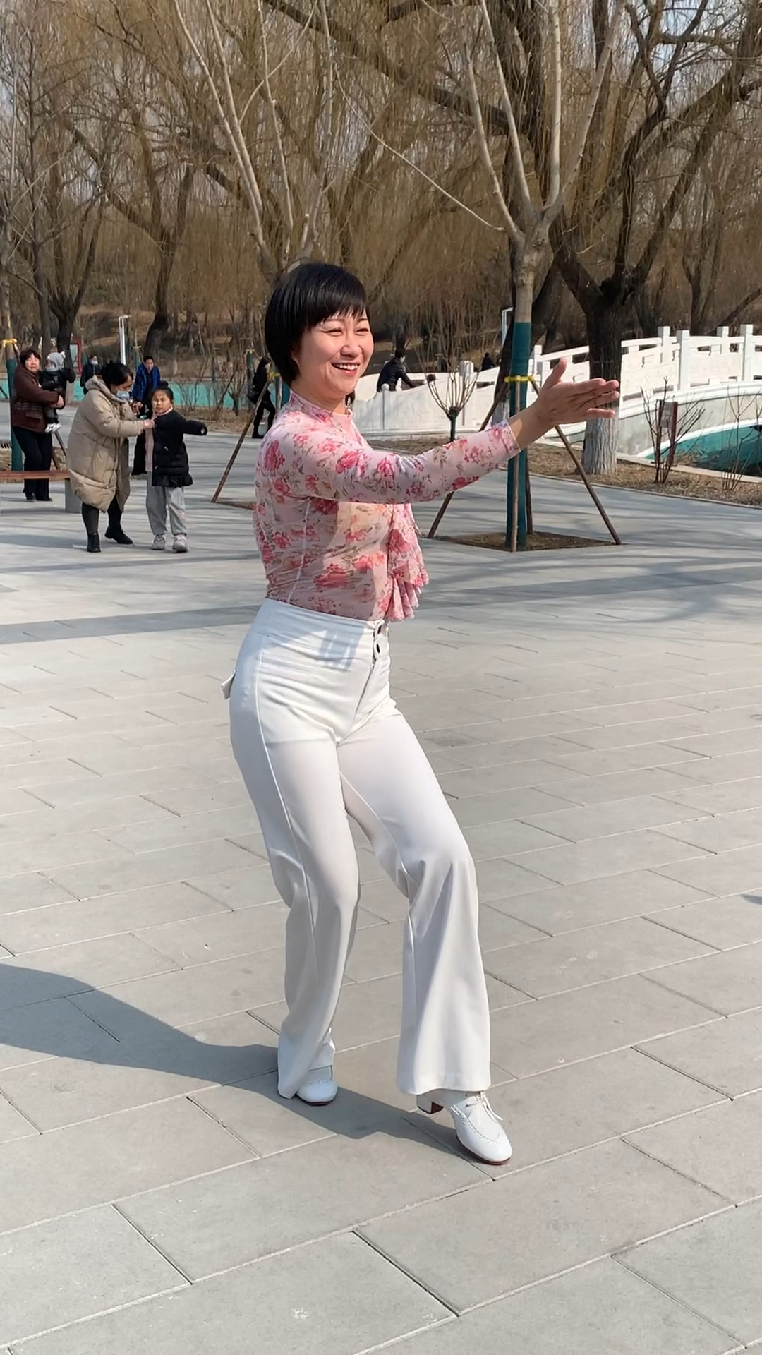 小芳广场舞太美啦
