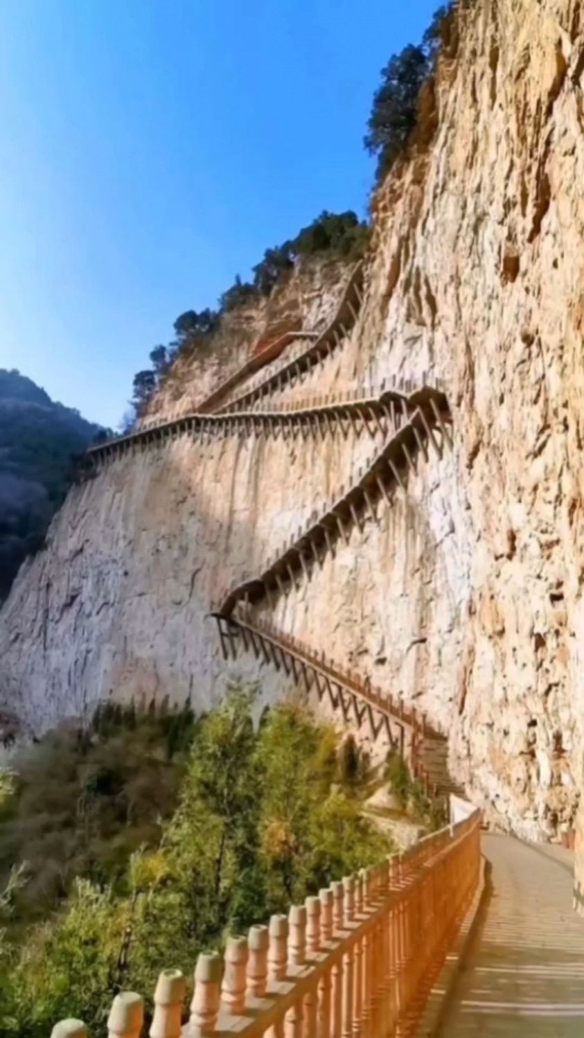 山西介休绵山 之字栈道