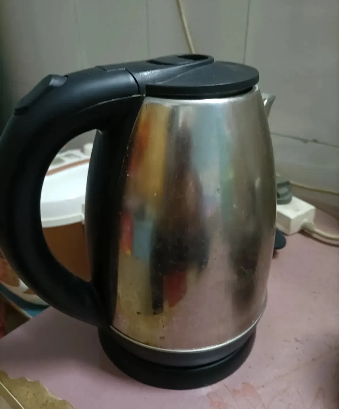 在广州生活了如此之久,我一直习惯用开水壶接取自来水,直接烧开后等待