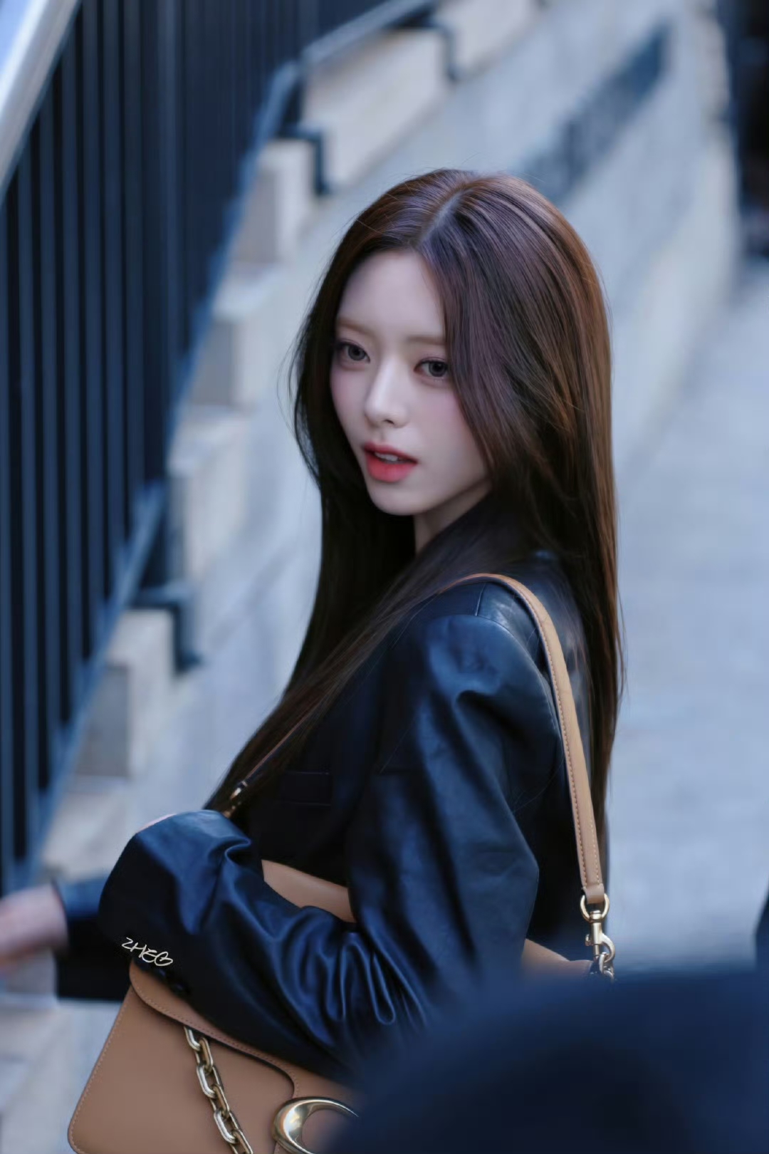 申宥娜巴黎时装周,好长的腿