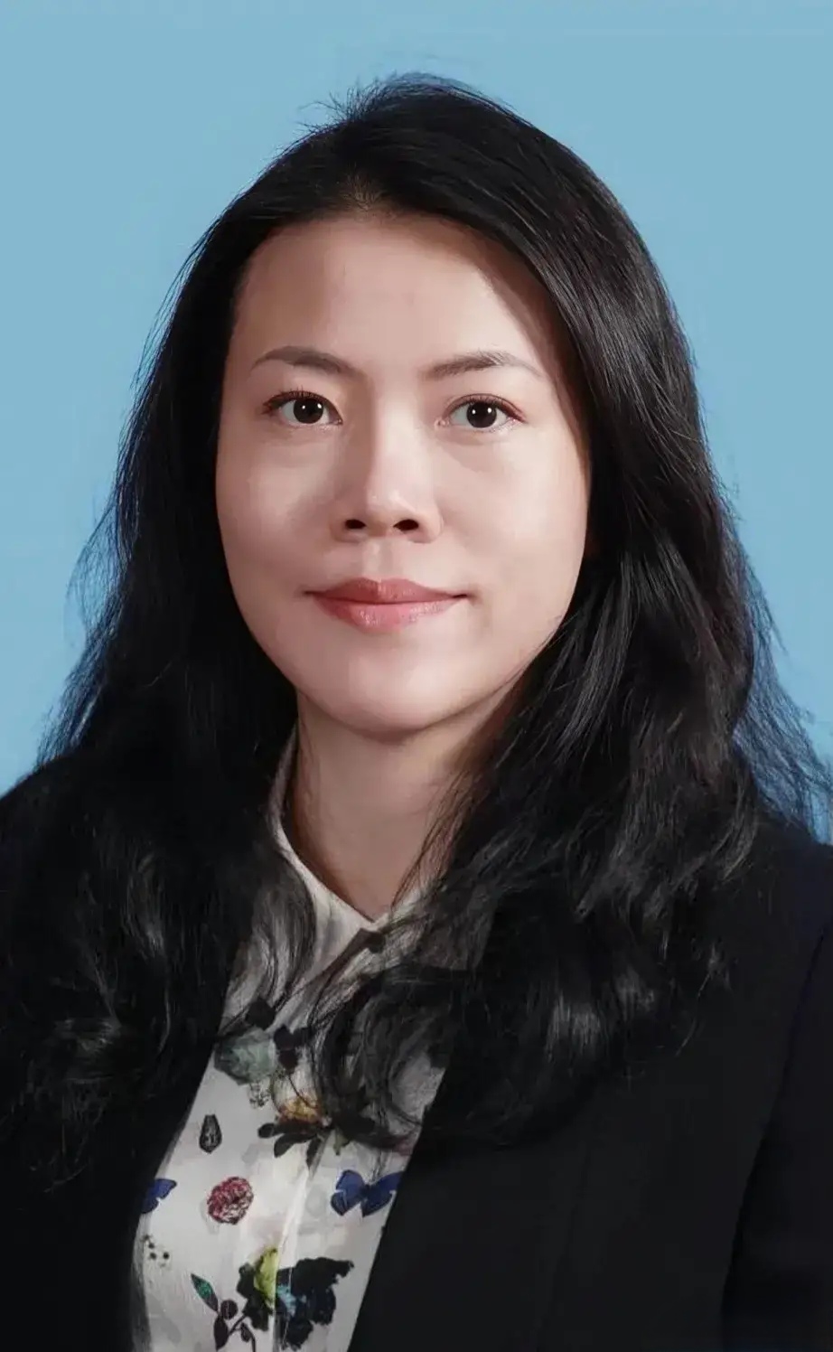 碧桂园的老板杨惠妍本来是中国女首富,拥有1200多亿的资产,可是她却
