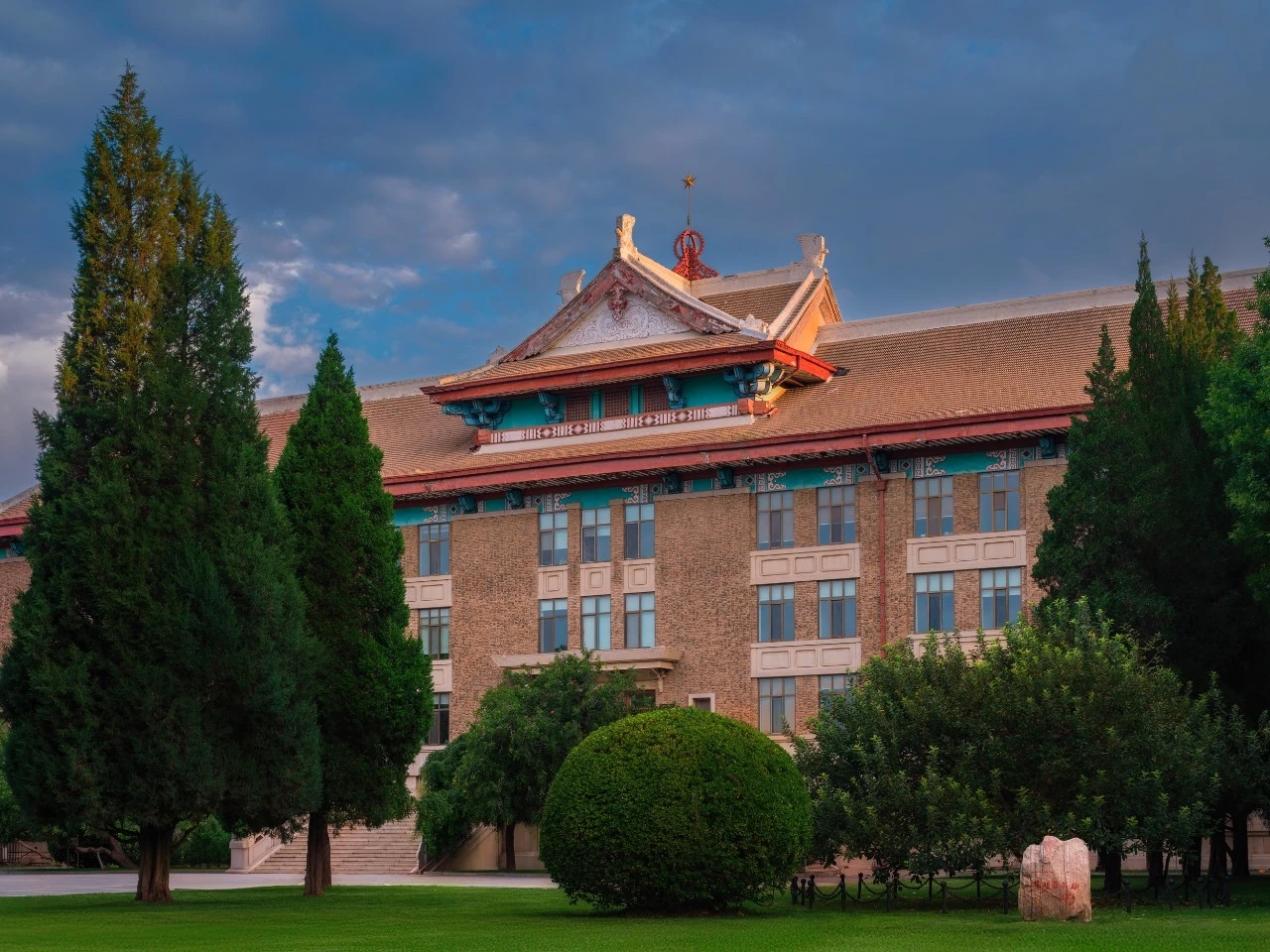 医学工程比较火的医疗器械方向,大家都知道东南大学的生物医学工程强