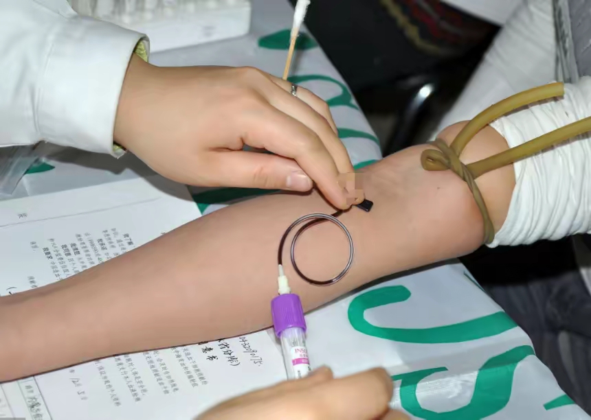 采血抽血不正确操作血常规 生化采血血常规是抽血吗十二管血图片