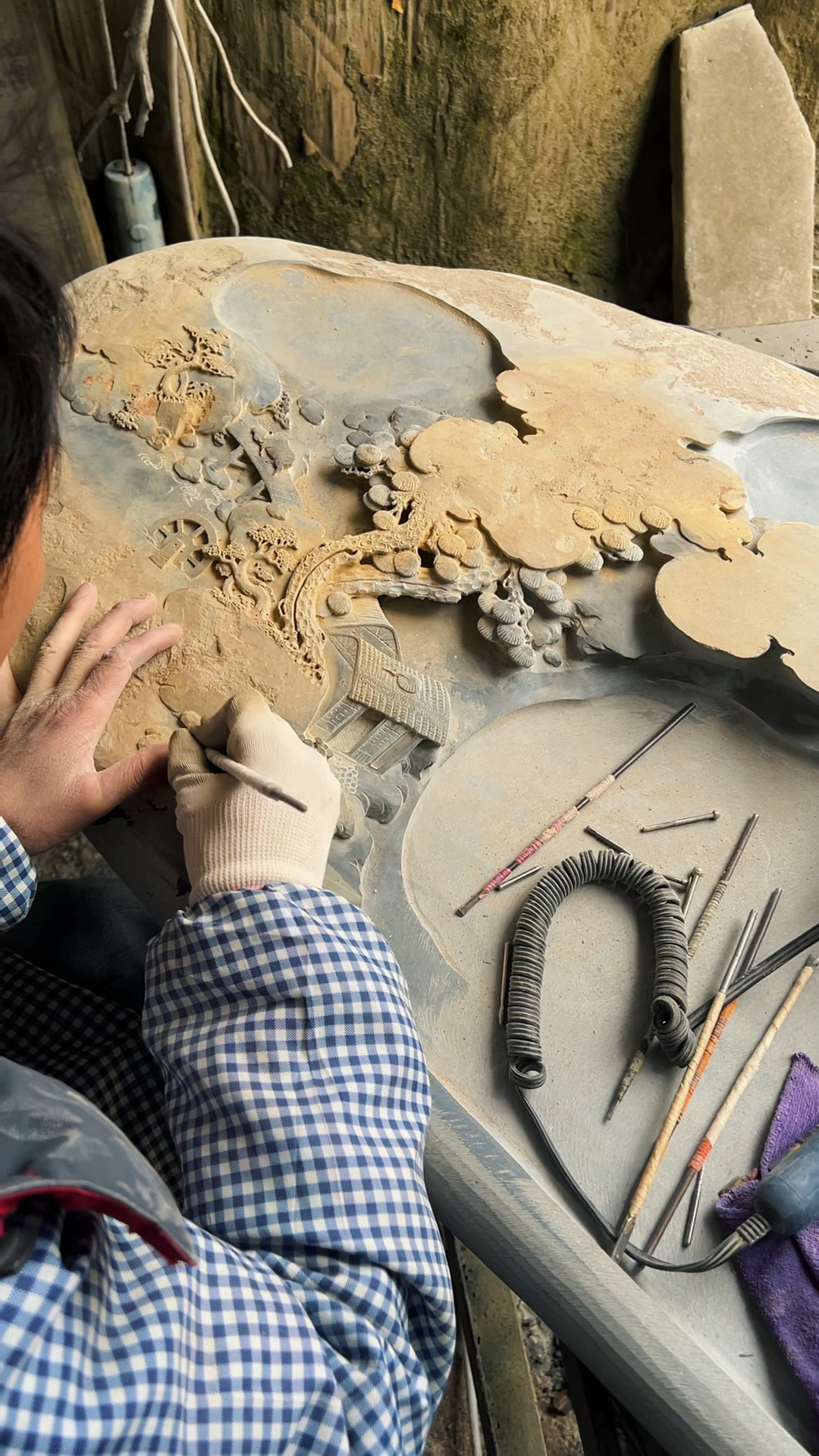 以石头为朋友,以石头为伴侣,做了30年雕刻的老师傅真的太强了