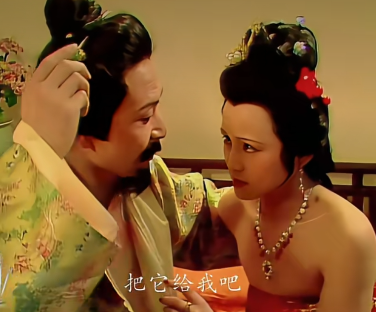 在那个封建社会,这毕竟可是扒灰的事情,她怎么就不反抗呢?