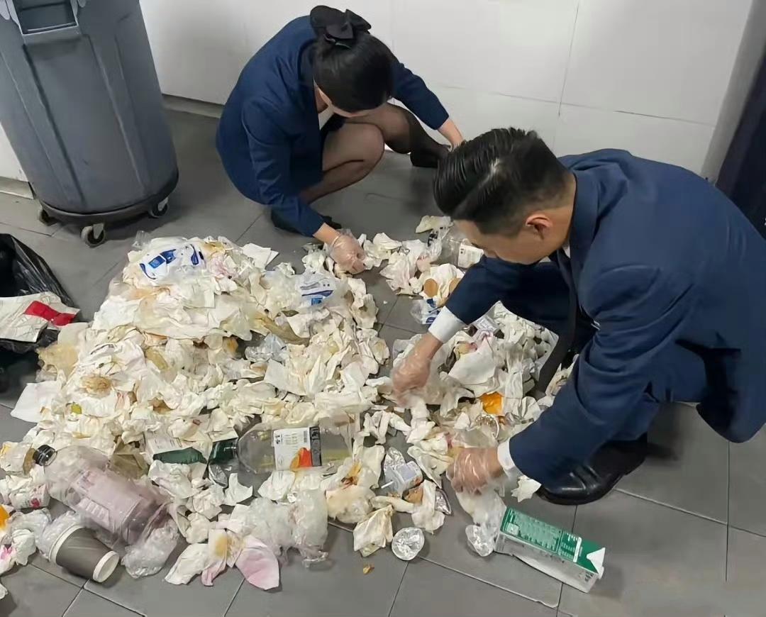 酒店里的垃圾桶的安全套到处是垃圾的房间酒店劣质洗漱用品妈妈偷看