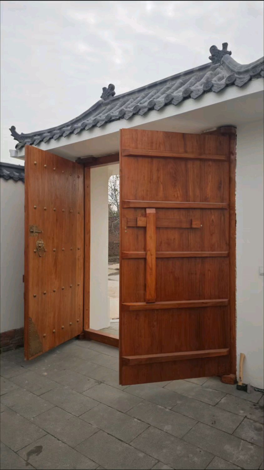 回农村建房首选中式小院仿古实木大门