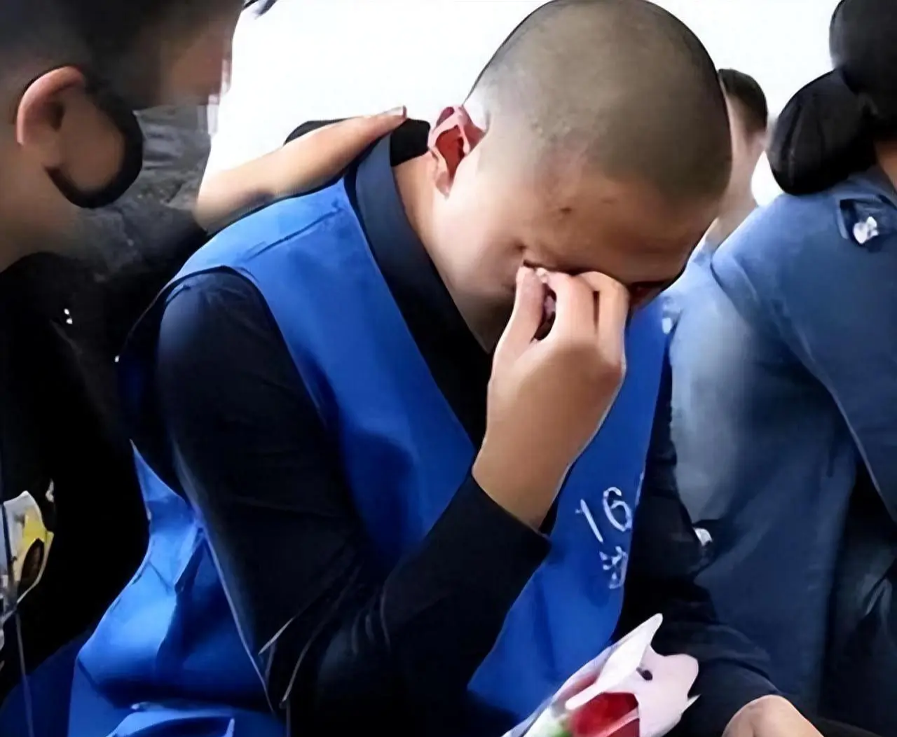 九十年代,张文远从广东去内蒙做生意,一下火车