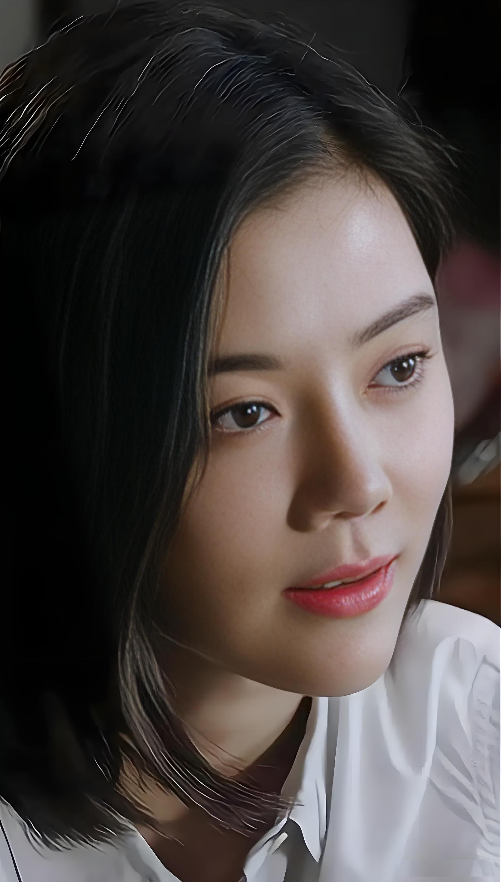 在娱乐圈,车晓以她那如少女般明媚的心态和曼妙的