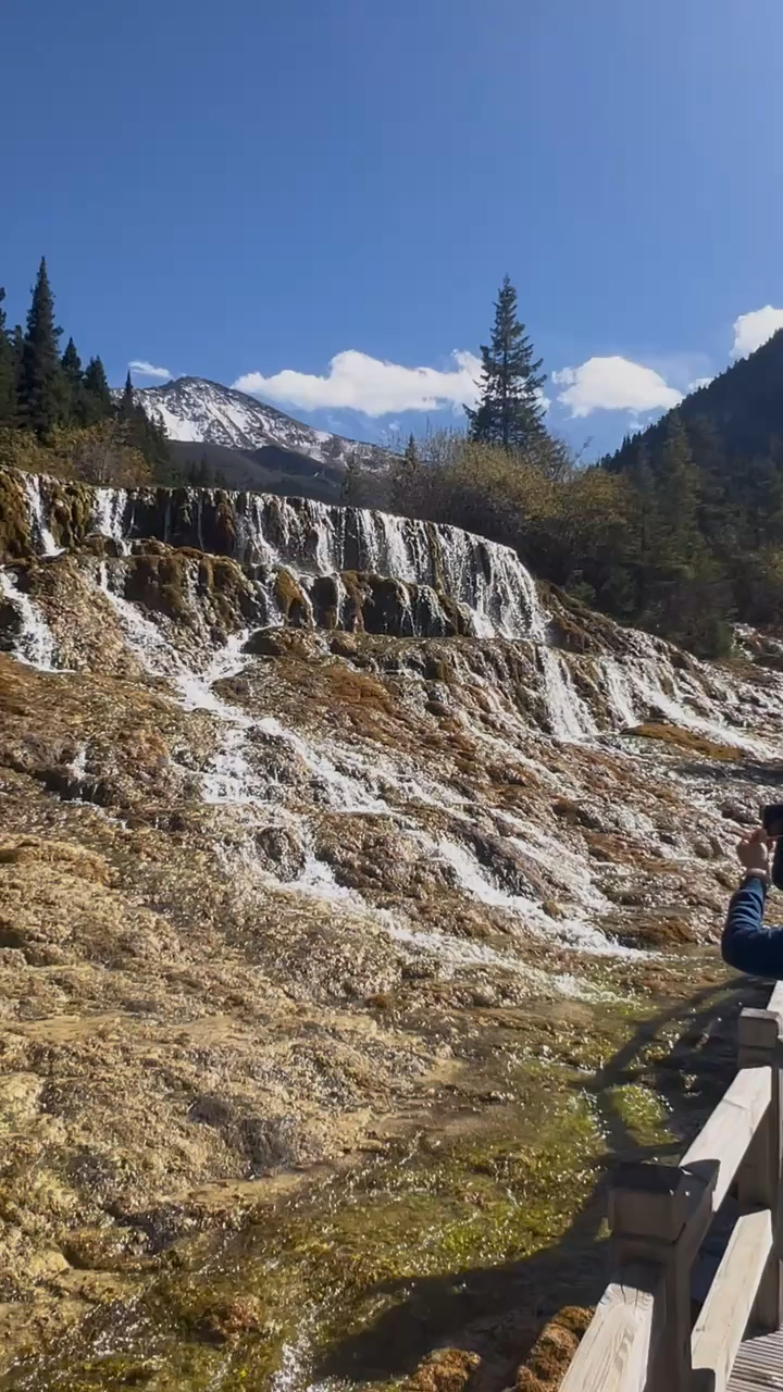 黄龙景区的飞瀑流辉
