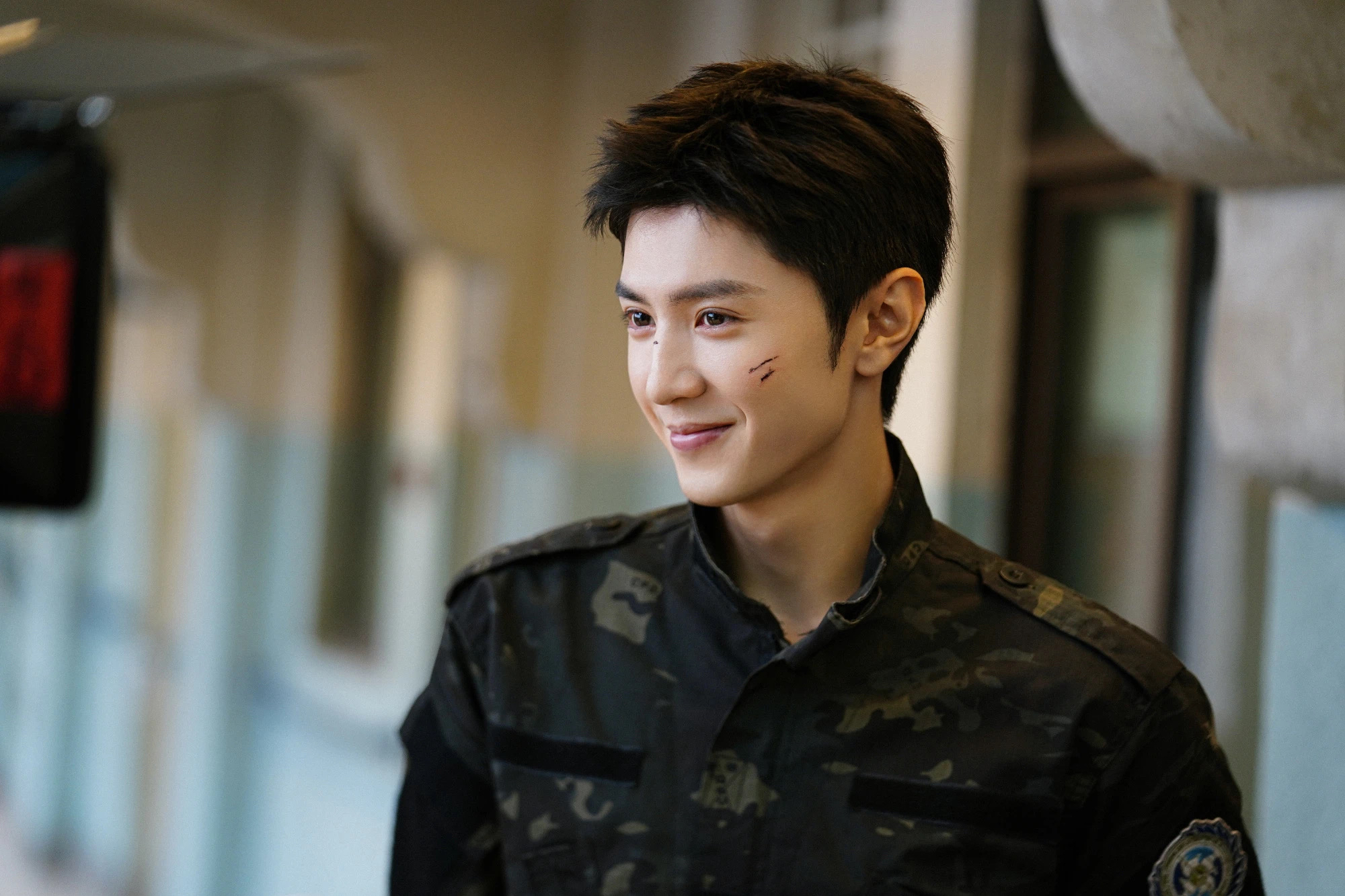 陈哲远新戏开播,线上话题热度也运作了起来