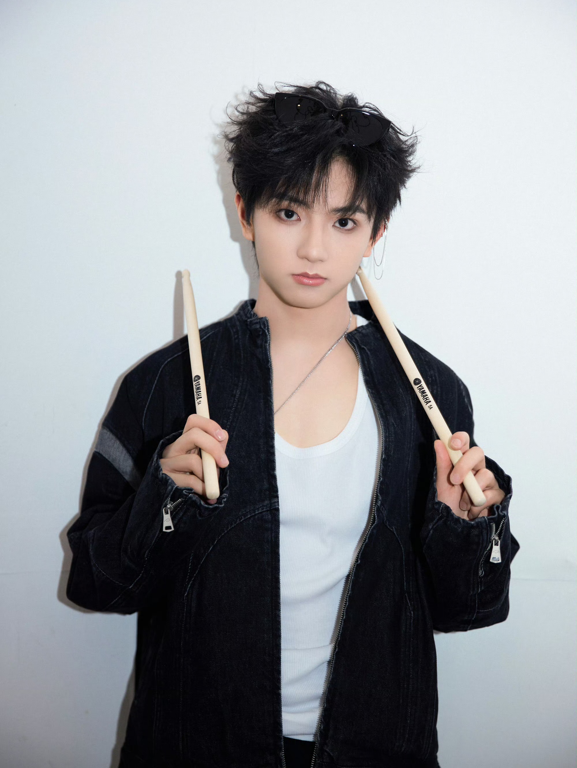 虽然没有生日直播,但希穆祉丞证件照穆祉丞全身照立牌穆祉丞几月几日