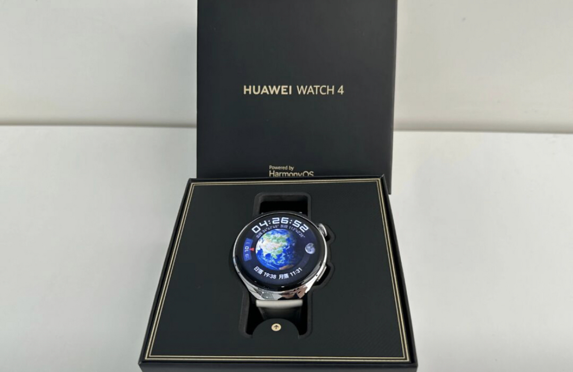 华为 watch4 pro 智能手表推送了 harmonyos 固件更新,固件版本为 3.