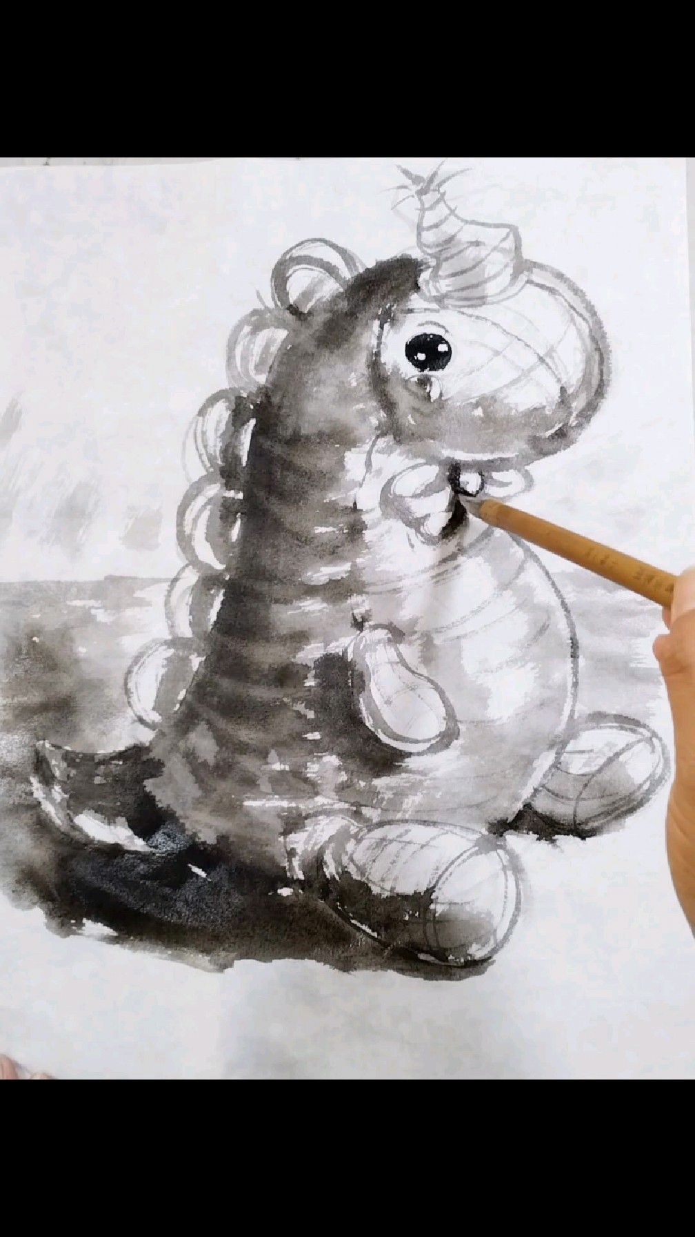 毛笔水墨结构素描《恐龙毛绒玩具》