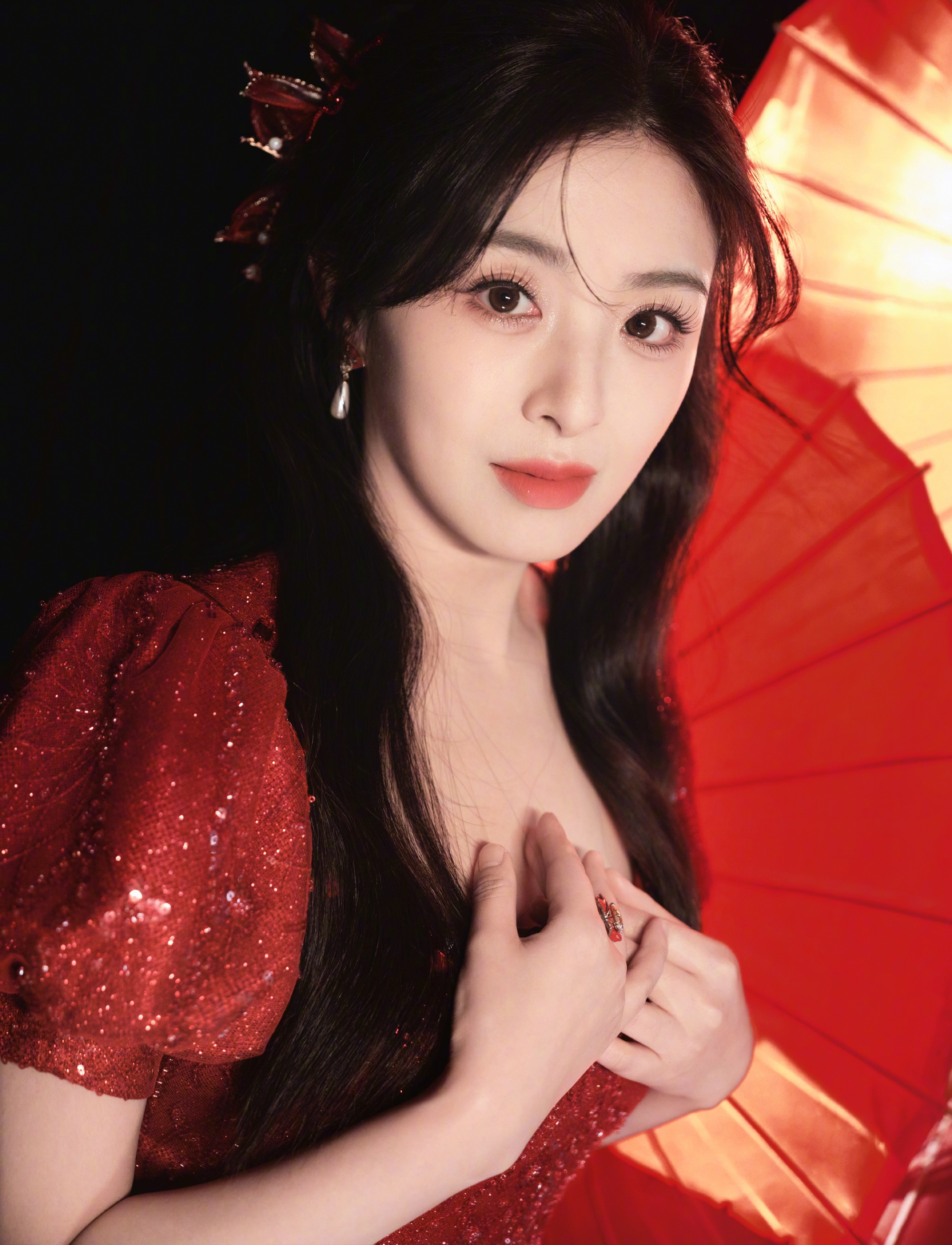 张含韵依旧是可爱的小甜妹,就是眼神里没爱了