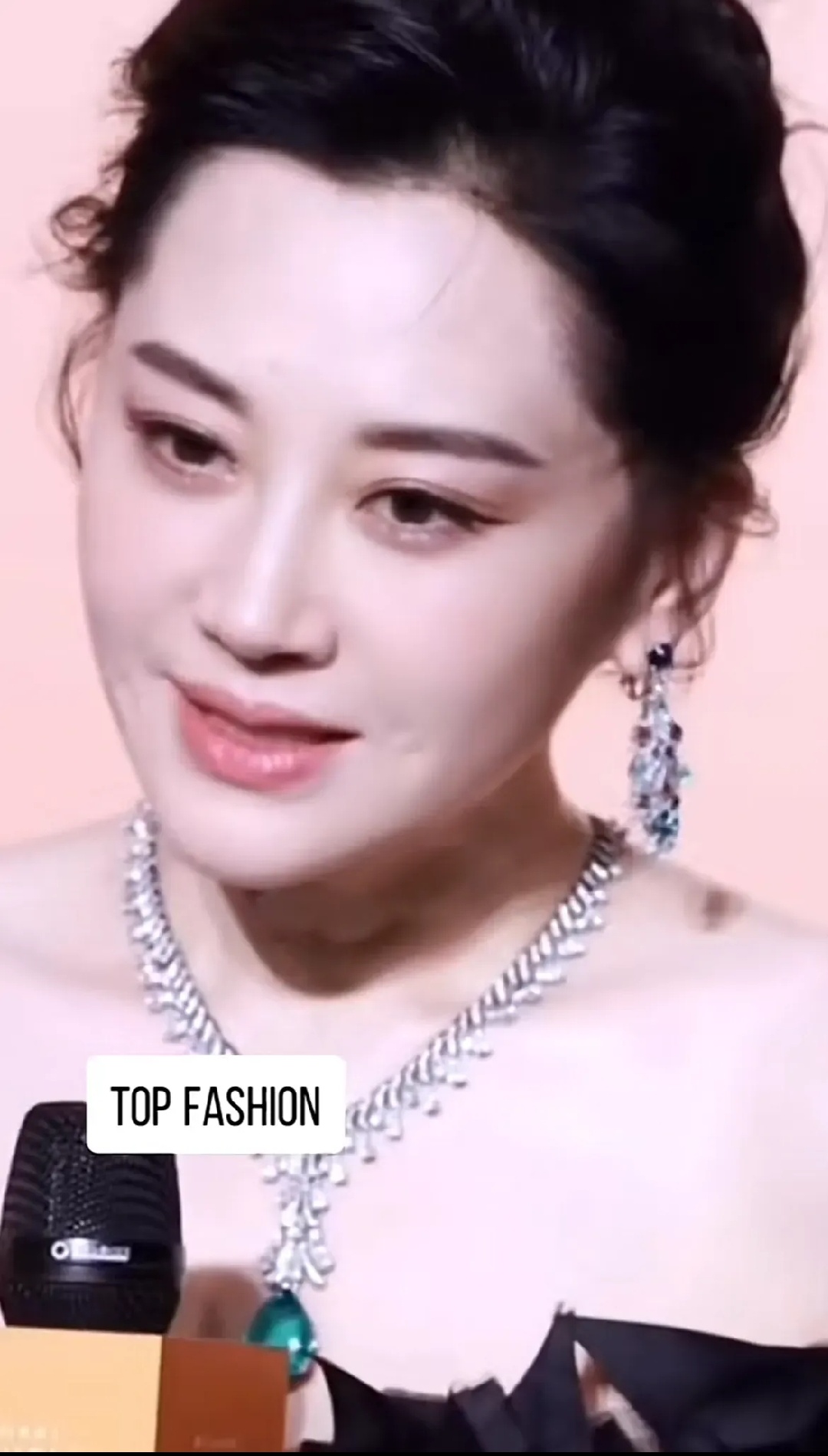 梨涡美女一个是她一个是珠珠身材颜值演技没得挑八卦娱乐明星