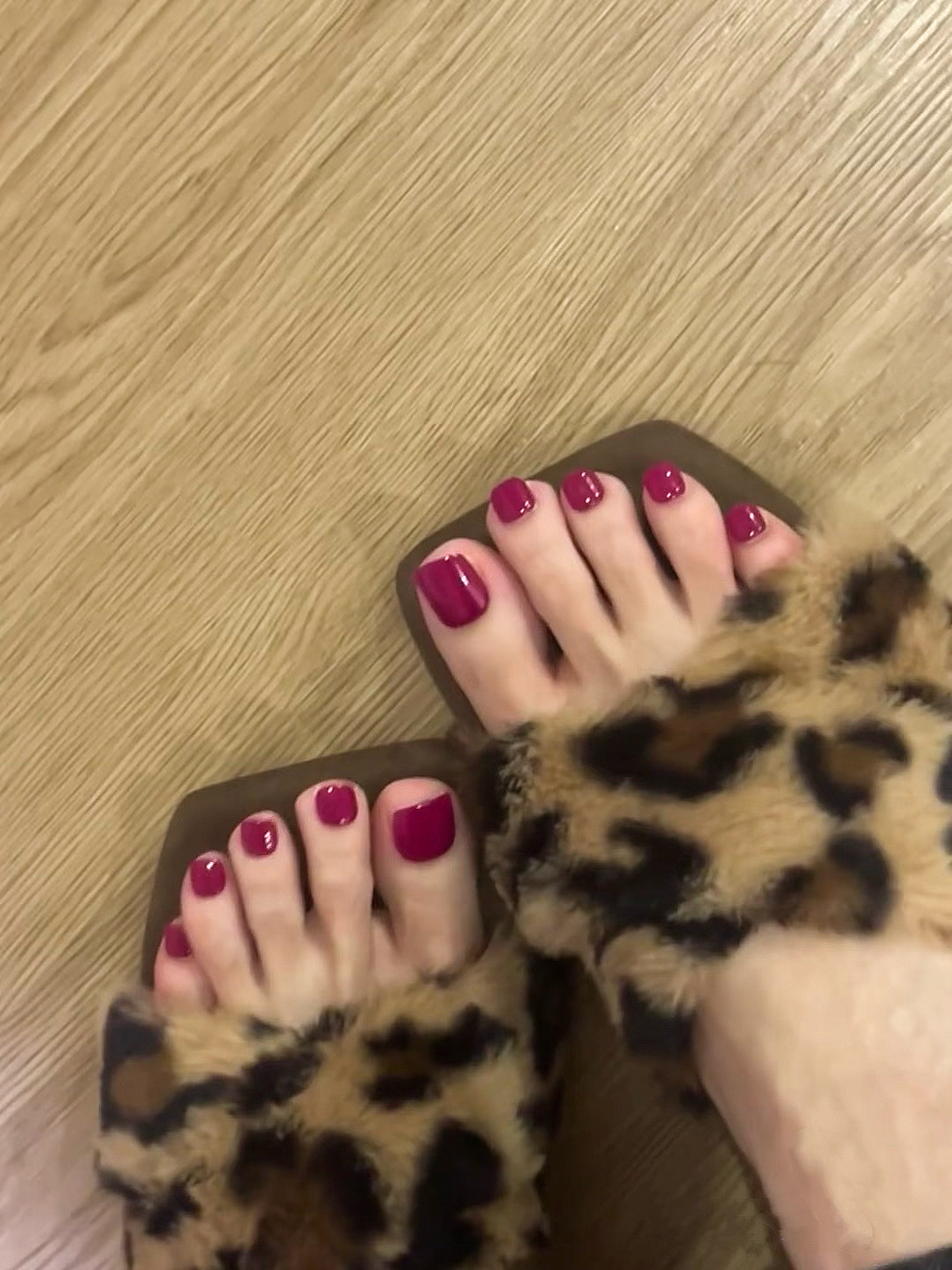 简约不简单,超耐看的纯色脚美甲!