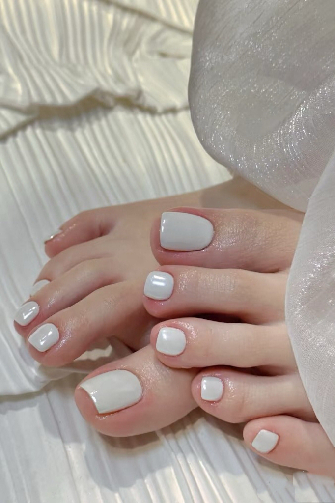 简约不简单,超耐看的纯色脚美甲!