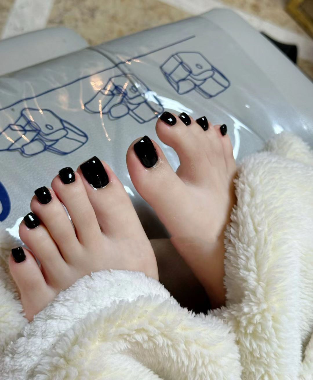 不花里胡哨!简约纯色脚美甲封神