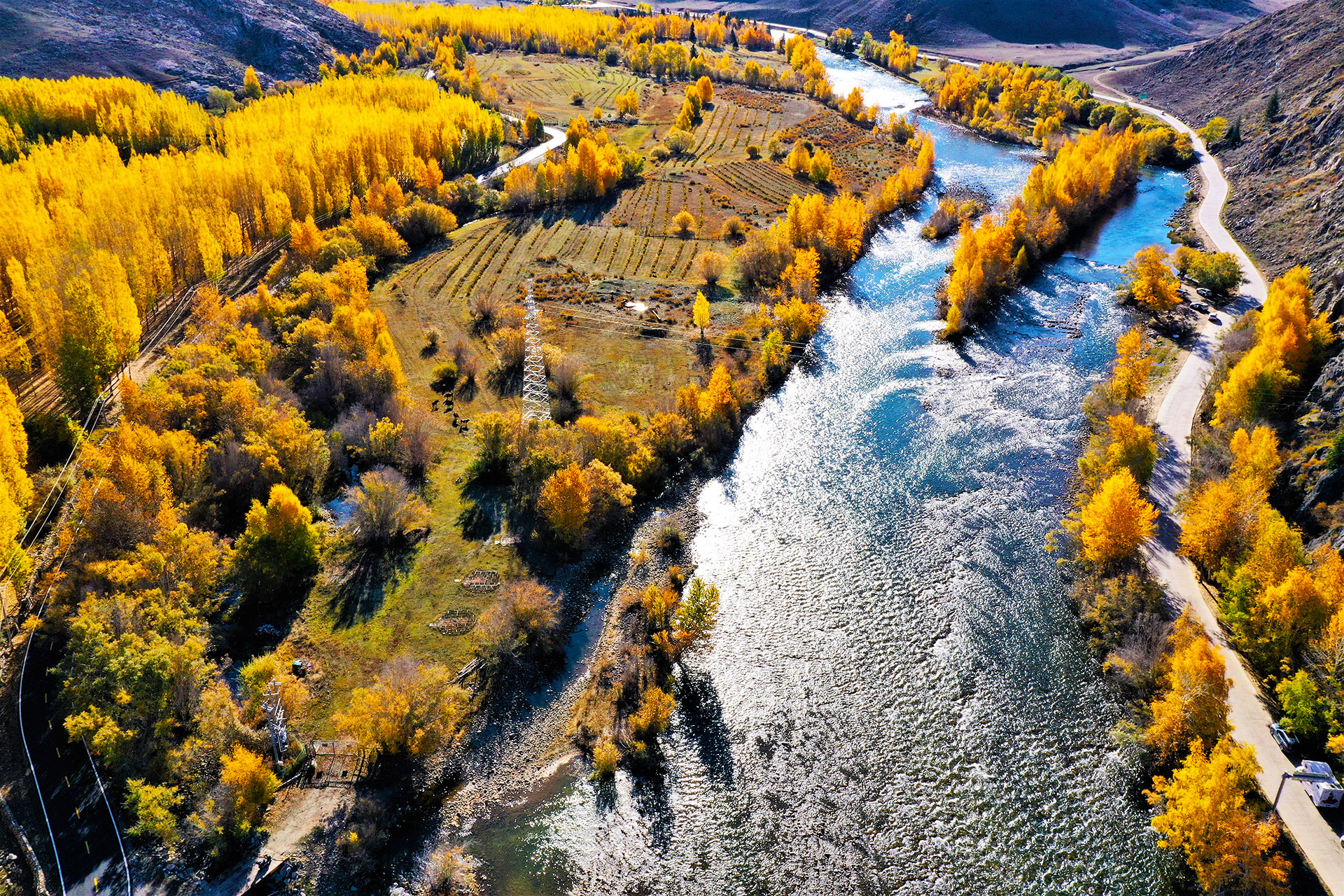 额尔齐斯大峡谷,水如翠玉色彩斑斓,一生遇见一次,一生魂绕梦牵