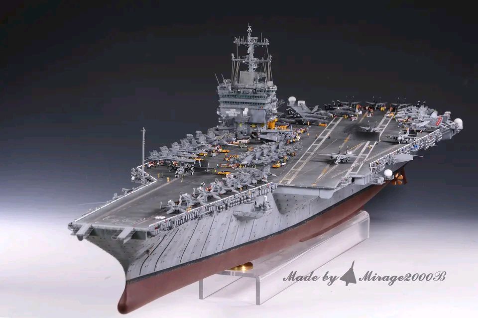 军模欣赏:幻影工厂制作的1/350 企业号核动力航空母舰1996年状态,围绕