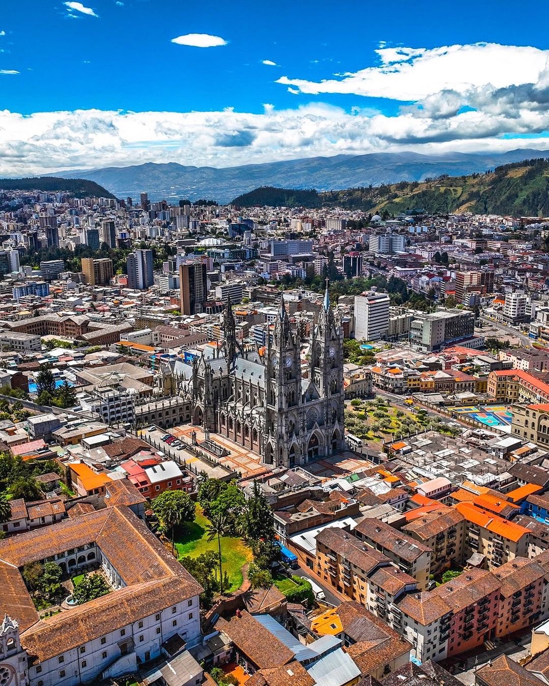 城市中的古堡建筑,宛如岁月的守护者