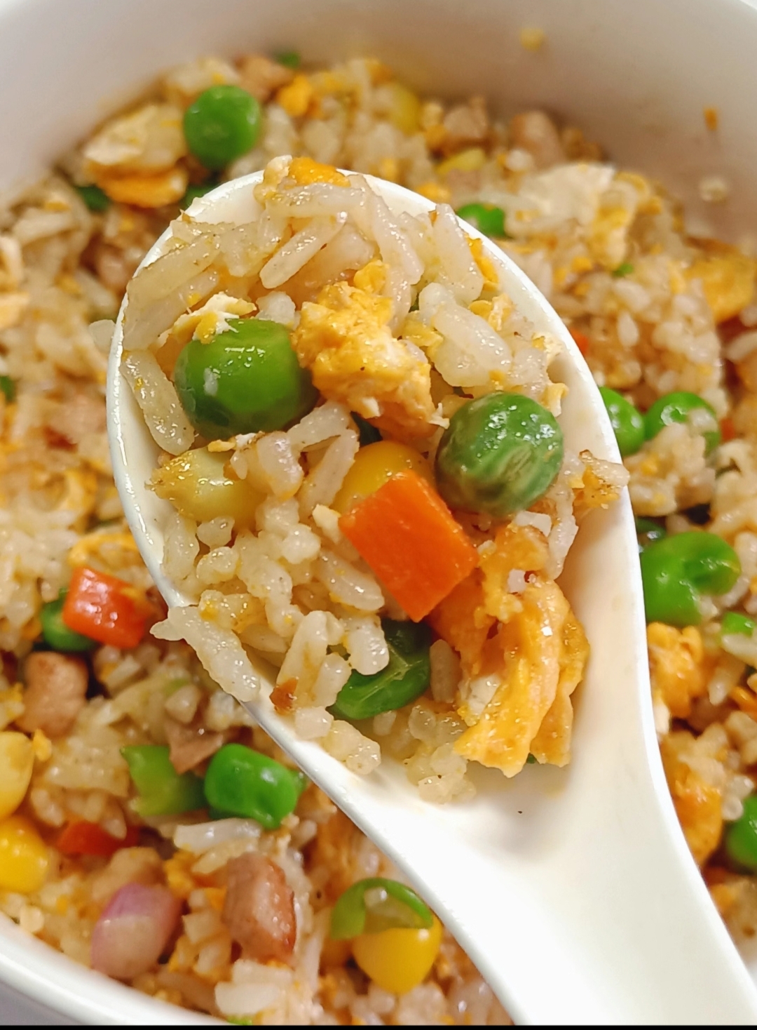 玉米,青豆,胡萝卜,牛肉炒饭的做法: