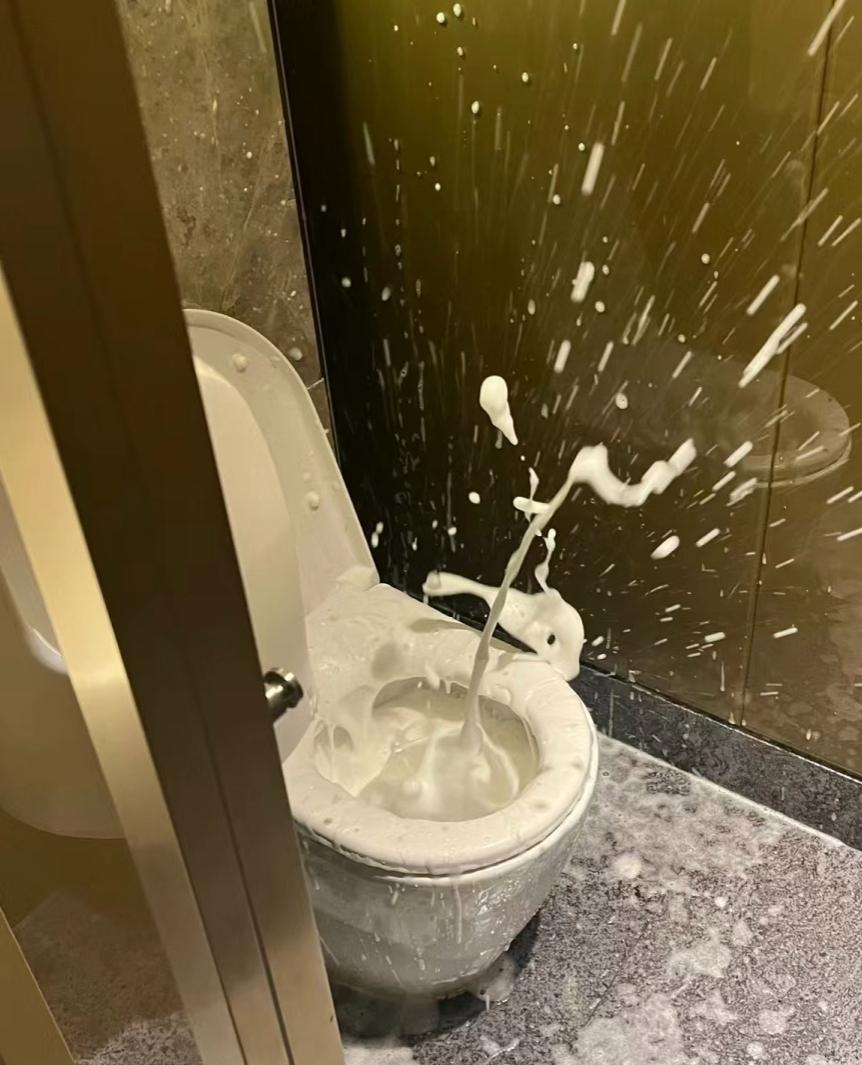 我的马桶吐了怎么办,在线等,挺急的!