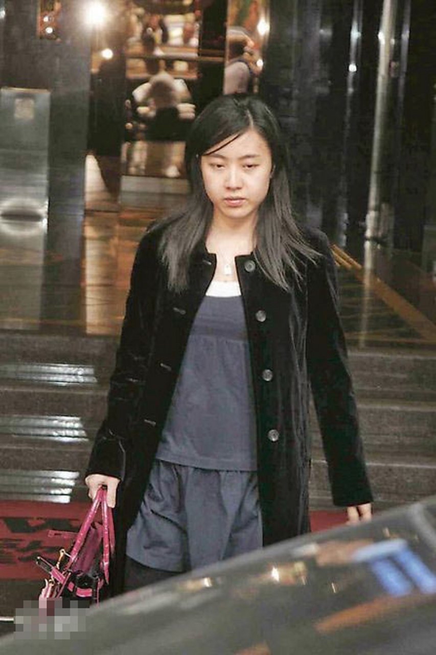 甘比放在以前,妥妥的宫斗冠军,从一个小记者到忍辱负重和其他女人共同