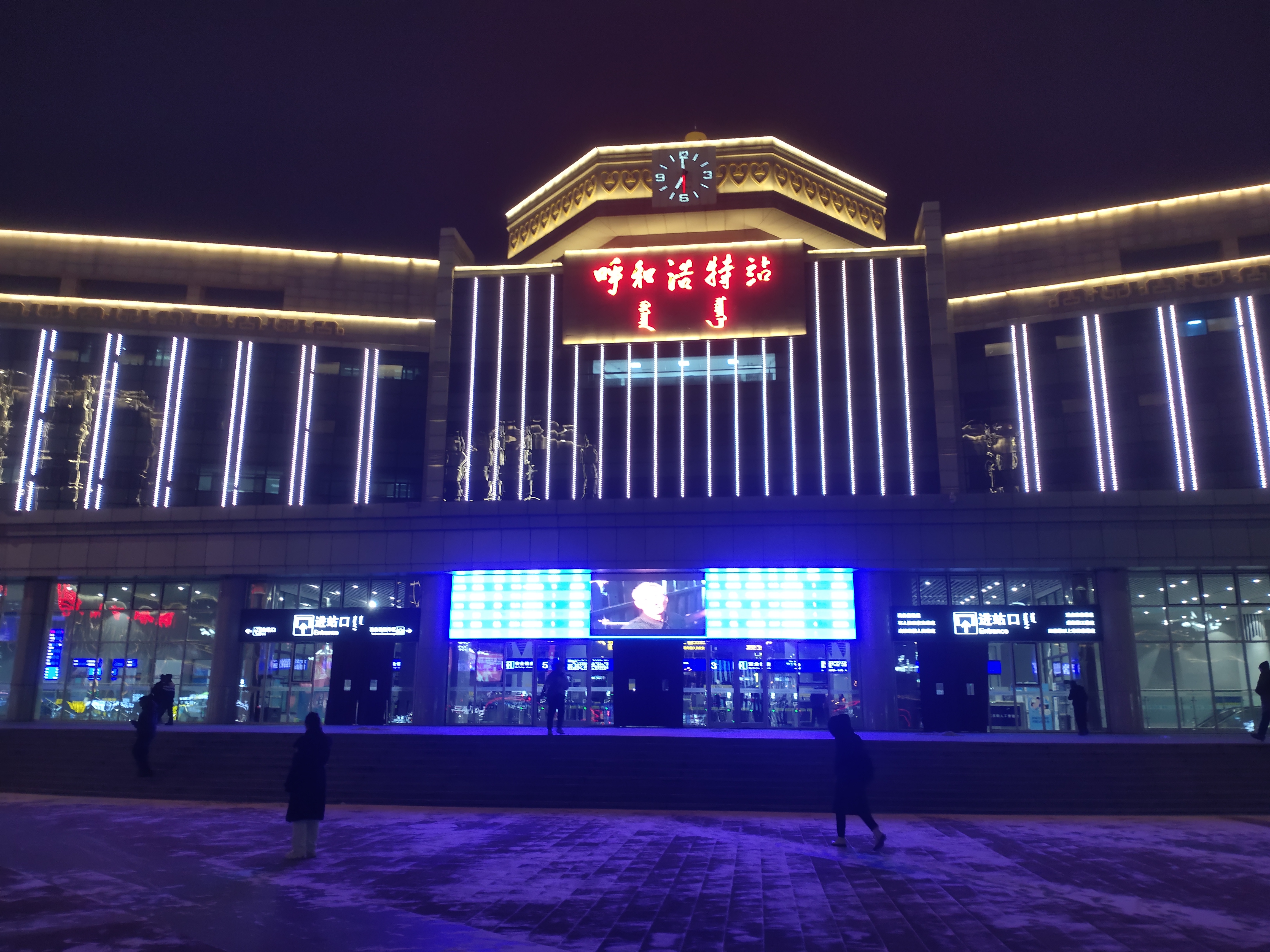 前天晚上9点40多,我在呼和浩特火车站坐了一辆出租车,去天元大厦