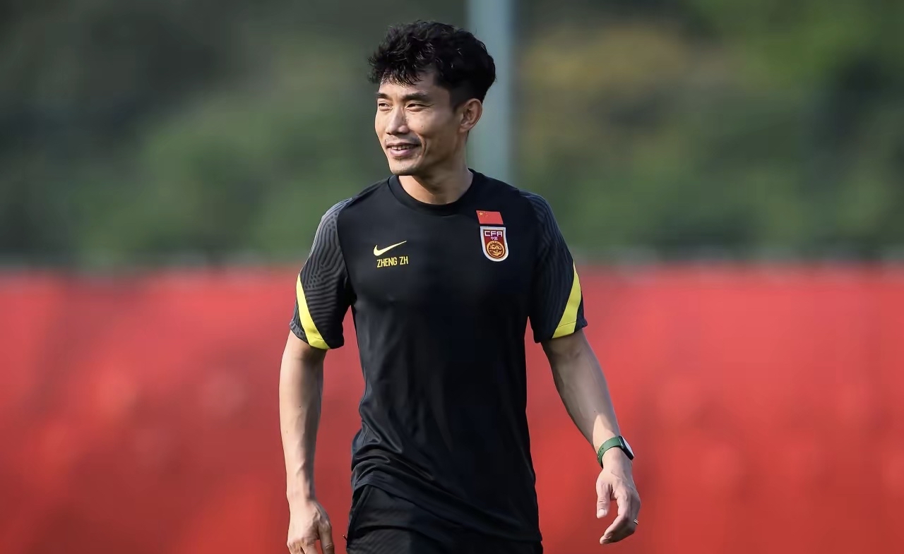 有媒体人透露:郑智的父亲在这场比赛前过世了,他