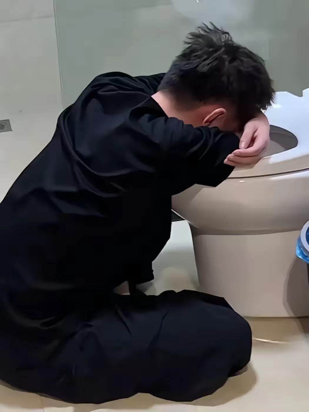 李浩愣了一下回答:黄鹤楼,岳阳楼,还有两个