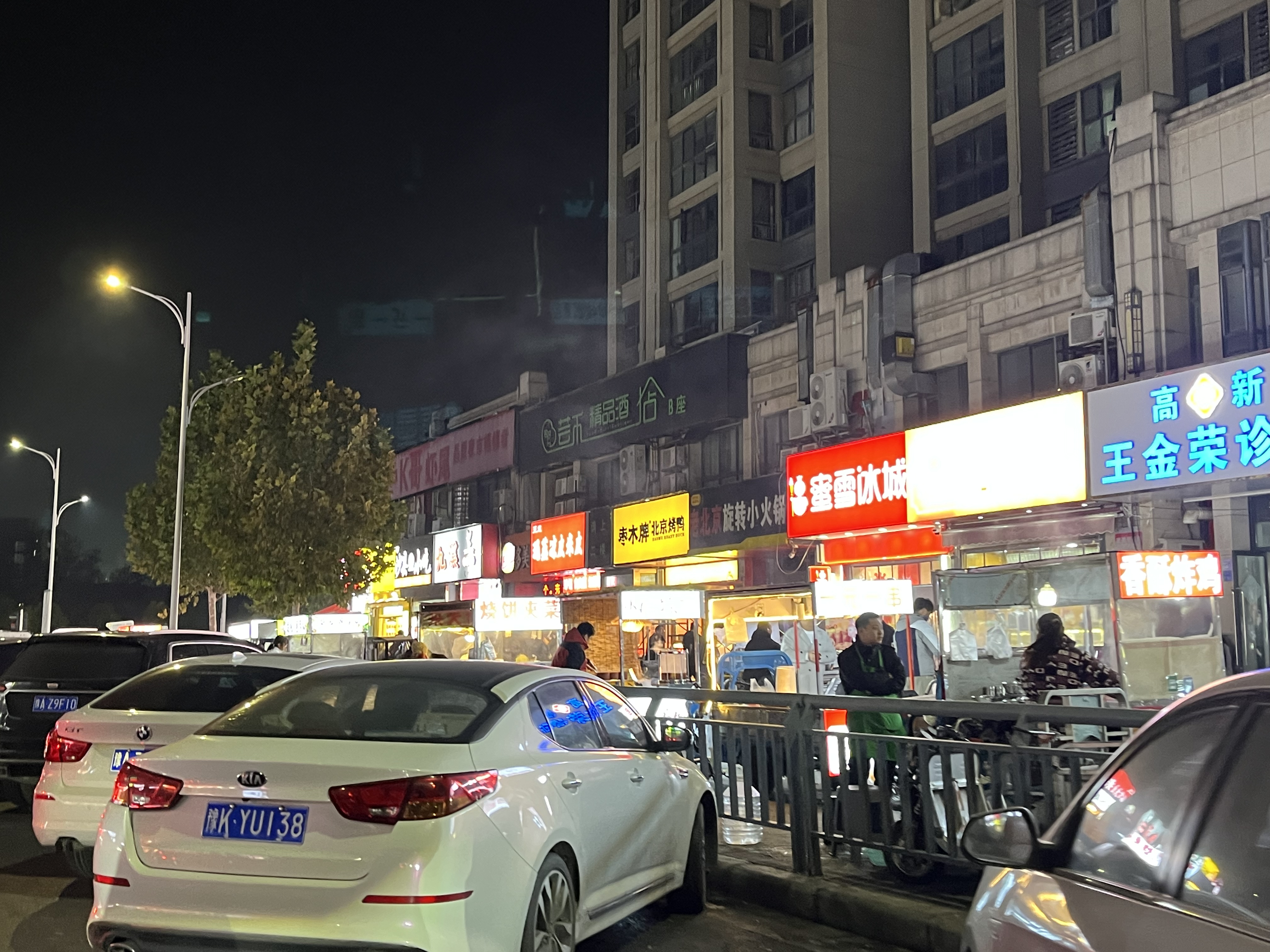 另一方面也解决了就业问题,这样不仅留住了人,还带动了经郑州凌晨街道