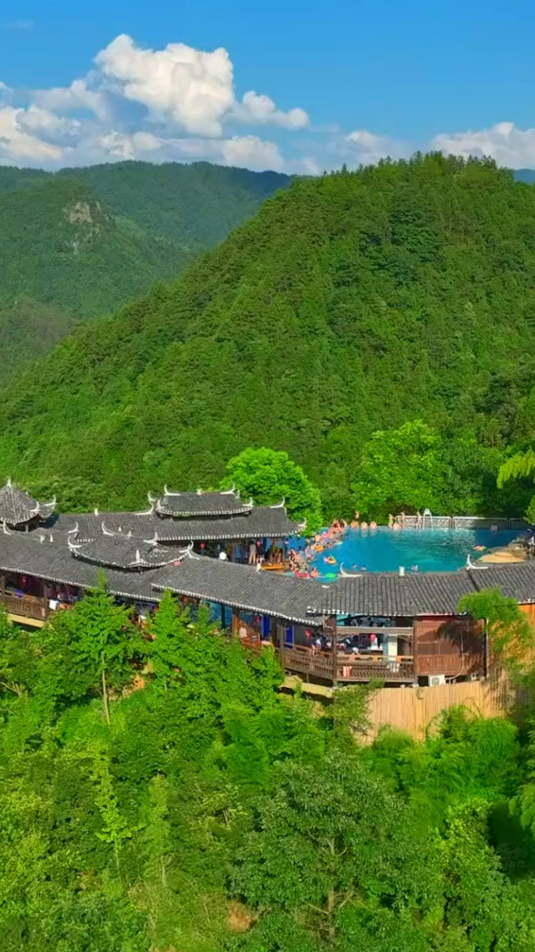 在湖南怀化溆浦县有个半山温泉,宛如仙境瑶池,神仙打卡地