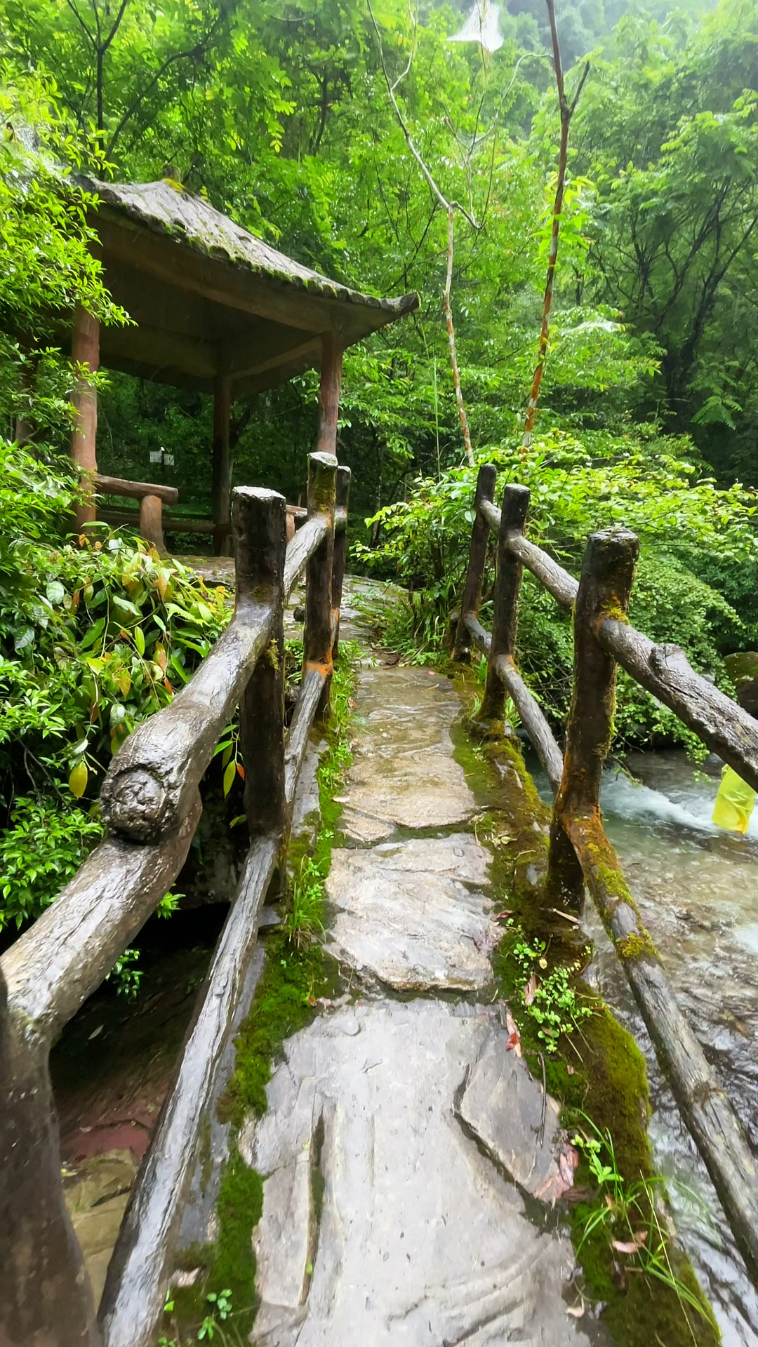 大概只有在贵州才能找到这么美的山水风景吧,位于铜仁江口亚木沟