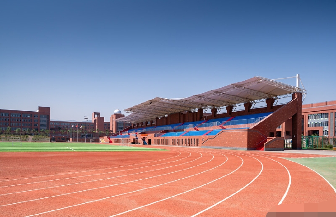 我高中的时候稍微有些叛逆,成绩从班级前几名掉到了