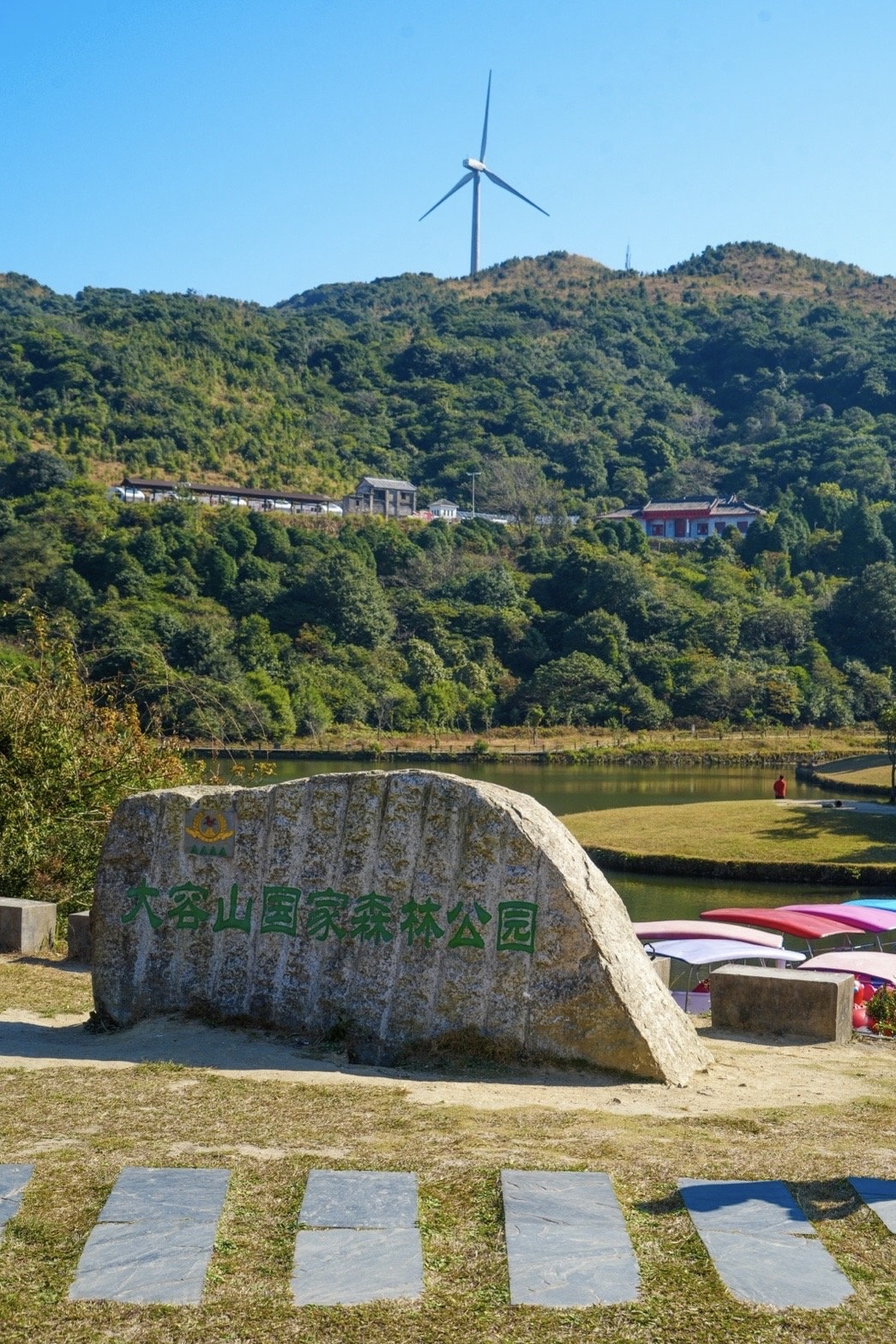 不仅有着容州古城,都峤山等景点,还有大容山森林公园,容县之所以叫做"