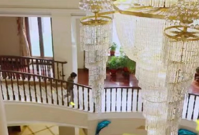 看了黄圣依住的5万平米豪宅,就知道她和杨子这婚,不好离!