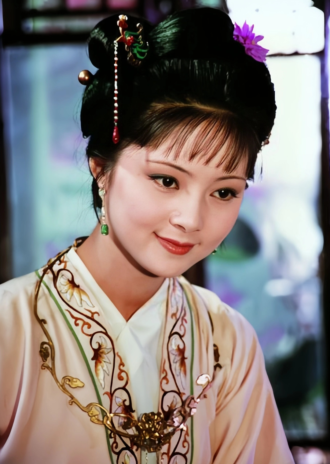 房间更是摆满了祭奠s人的刘姥姥薛宝钗贾探春剧照刘姥姥剧照探春剧照