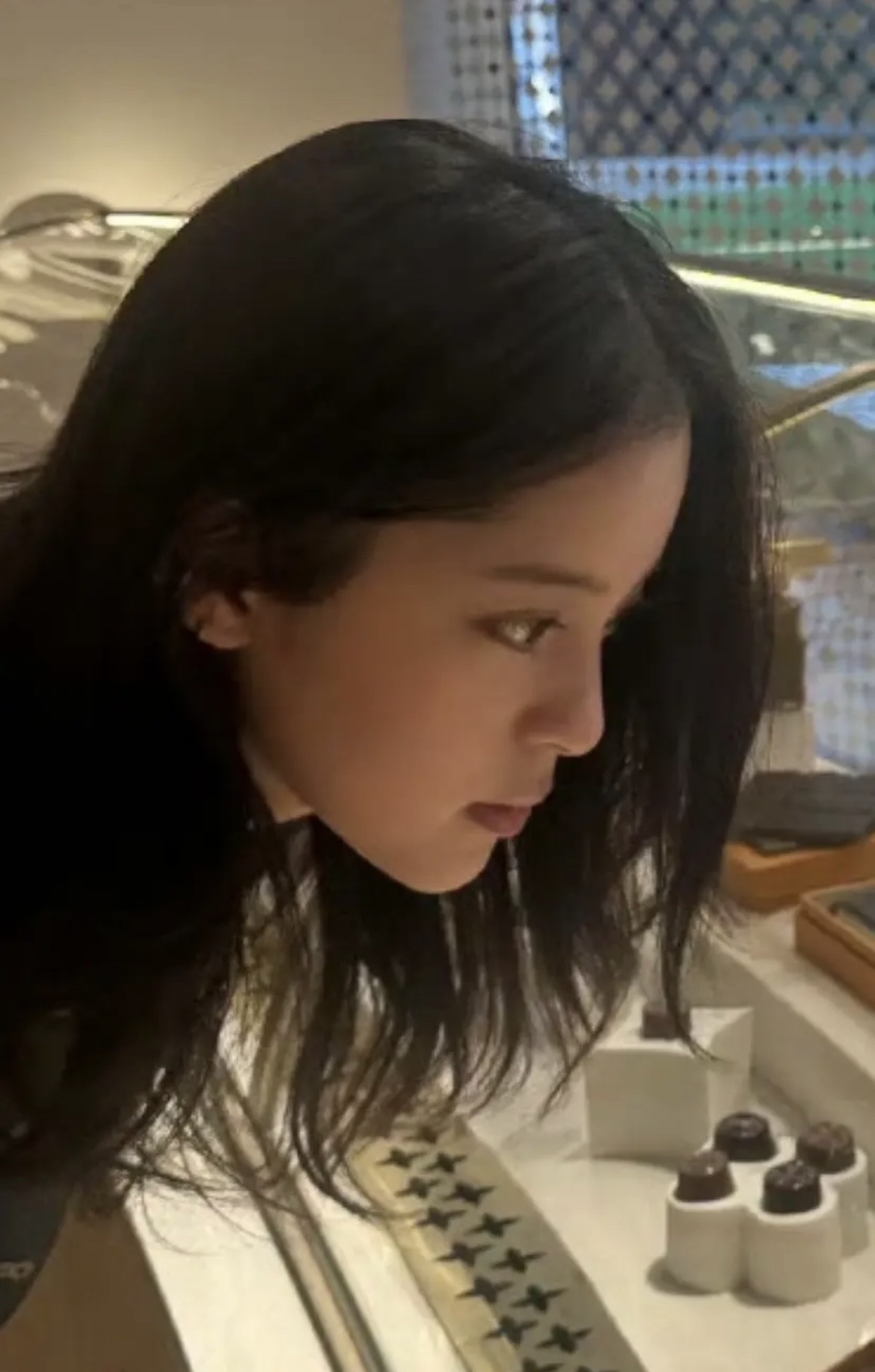 最近有人拍到欧阳娜娜的侧脸