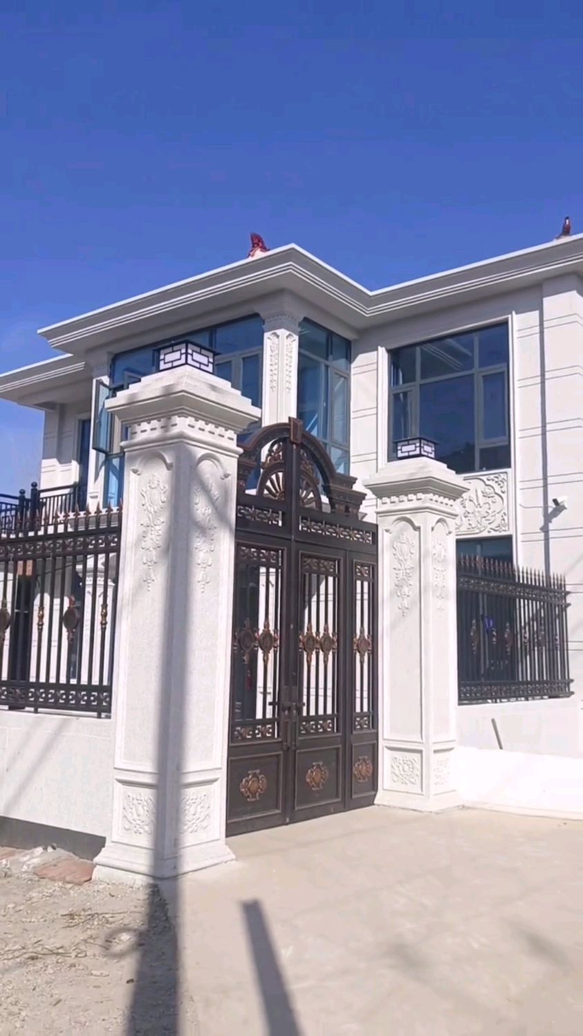 乡村别墅新风尚,精致大门展气派,理想生活新模样