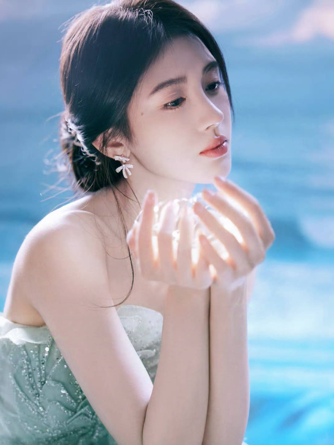 甜美清纯玲珑剔透的鞠婧祎雪肤玉貌身材窈窕前凸后翘香艳肌肤