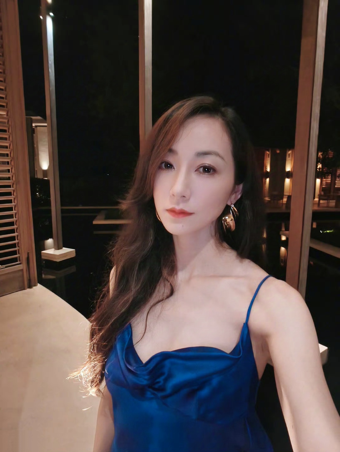 妩媚多姿,娉婷秀雅的韩雪,肤白貌美,五官精致,酥胸丰盈,前凸后翘,性感