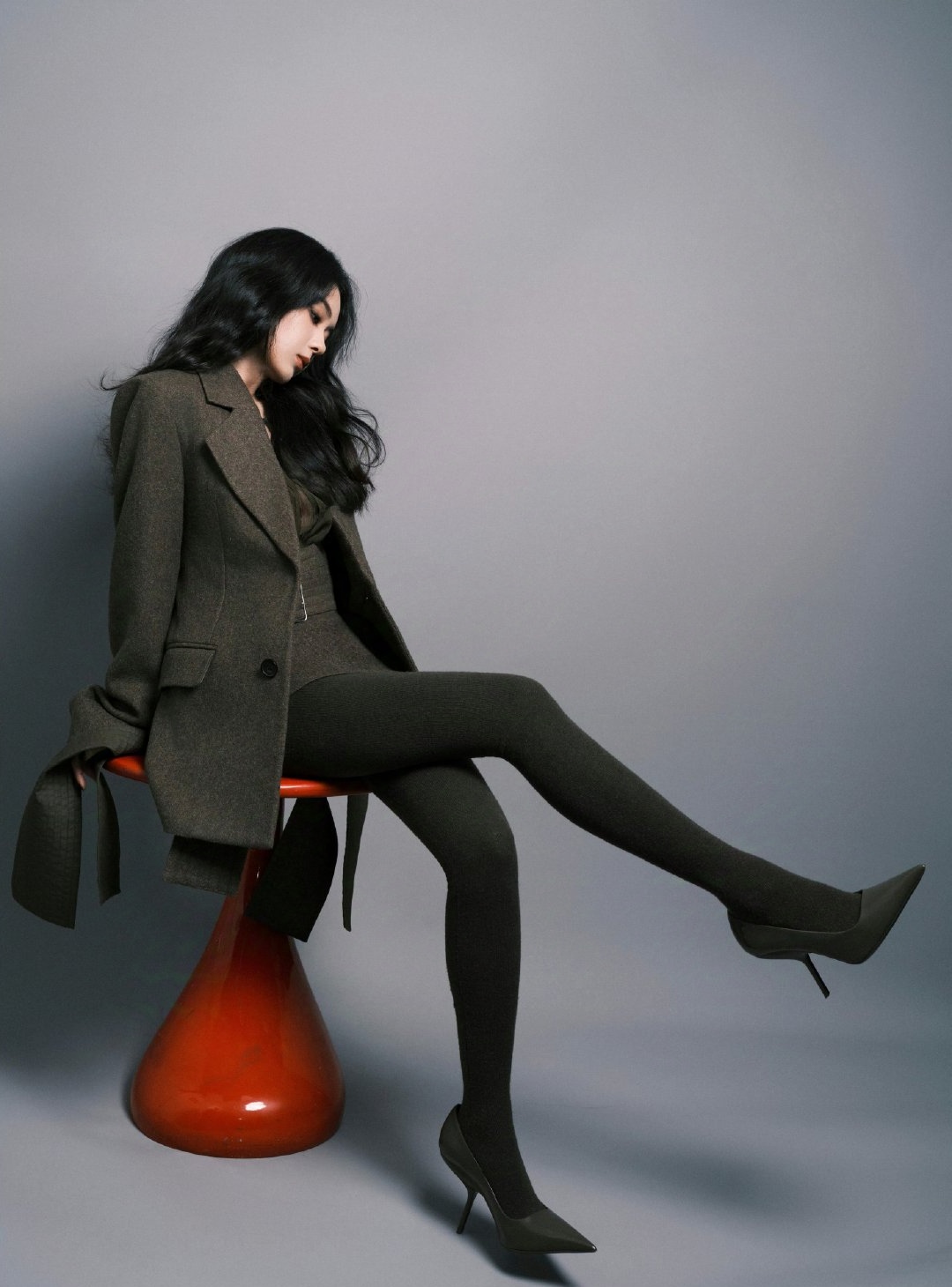 雪肤玉貌,身材曼妙的郑合惠子,眉清目秀,气质优雅,婀娜身姿,凹凸有致