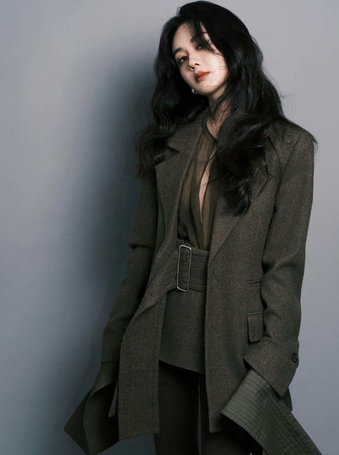 雪肤玉貌,身材曼妙的郑合惠子,眉清目秀,气质优雅,婀娜身姿,凹凸有致